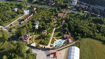 Dachas Cove Hotel