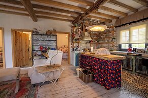 Dachas Cove Hotel