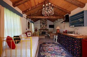 Dachas Cove Hotel