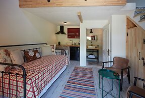 Dachas Cove Hotel