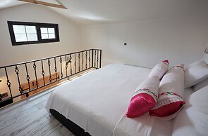 Dachas Cove Hotel