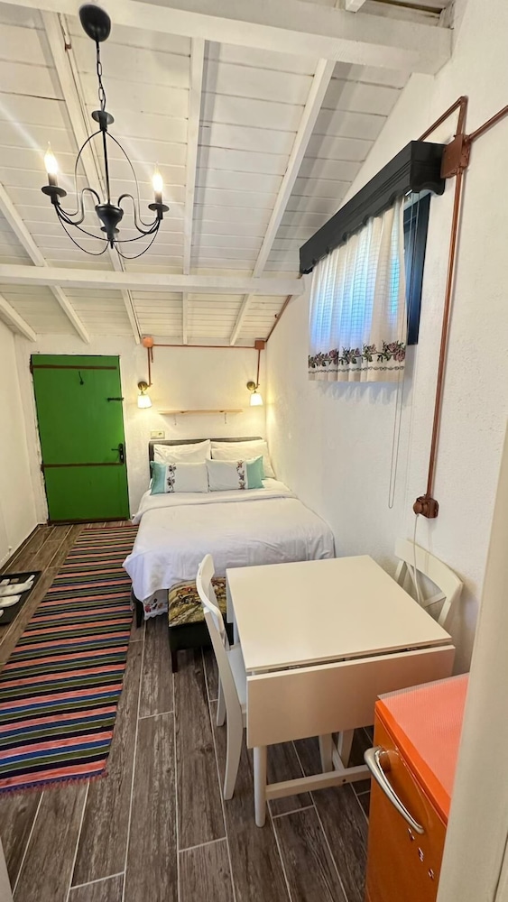 Dachas Cove Hotel