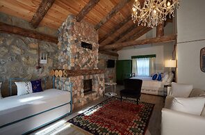 Dachas Cove Hotel