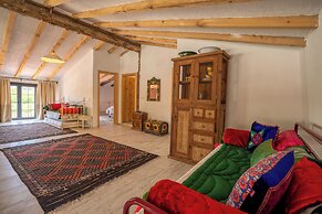 Dachas Cove Hotel