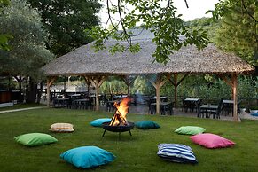 Dachas Cove Hotel