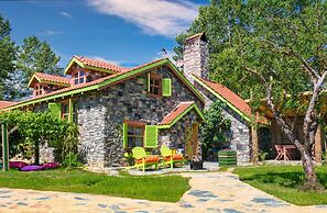 Dachas Cove Hotel
