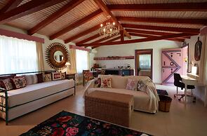 Dachas Cove Hotel