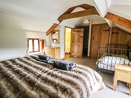 Maes Y Berllan Barn