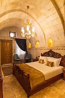 Solo Cave Suites