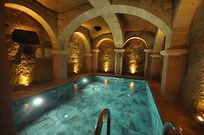 Solo Cave Suites