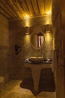 Solo Cave Suites