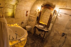 Solo Cave Suites