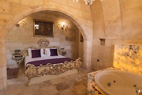 Solo Cave Suites