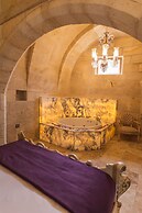 Solo Cave Suites