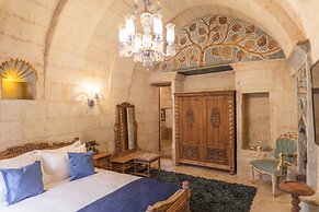 Solo Cave Suites