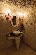 Solo Cave Suites