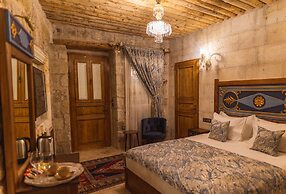 Solo Cave Suites