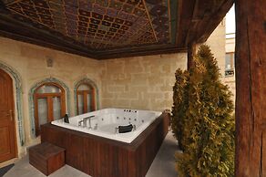 Solo Cave Suites