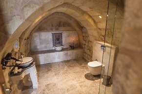 Solo Cave Suites