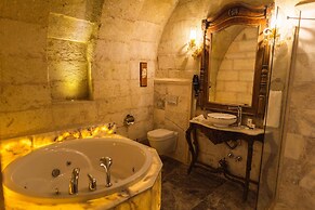 Solo Cave Suites