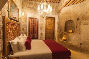 Solo Cave Suites