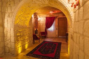 Solo Cave Suites