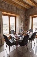 Solo Cave Suites