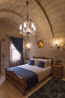 Solo Cave Suites