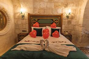 Solo Cave Suites