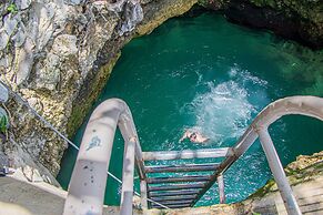 Haley's Paradise at Blue Hole