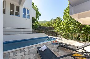 Villa Green Castle