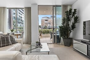 Elegant stunning marina views