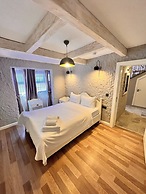 Selavi Hotel