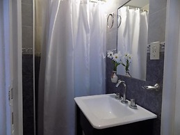 Hotel Embassy