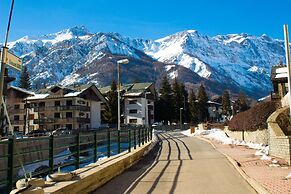 Bramé La Fam 32 (few steps from skiing)