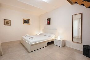 Santa Croce Palace by Mmega