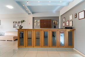 Atrium Hotel