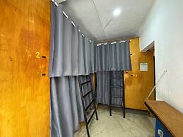 Maui Hostel - Adults Only
