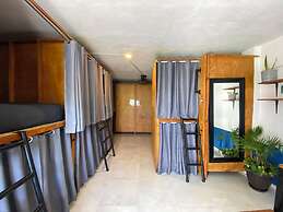Maui Hostel - Adults Only
