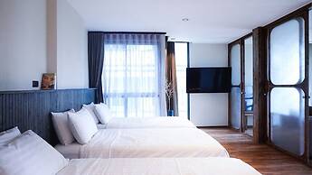 Karaarom Hotel