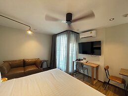 Karaarom Hotel