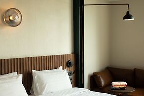 Karaarom Hotel