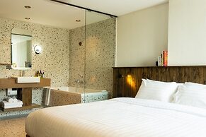 Karaarom Hotel