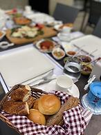 Cati Hotel Boutique Plus