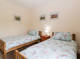 2 Court Farm