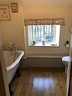 Impeccable 3-bed 17th Century Luxury Cottage