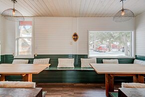 Rocky Mountain House - Sleeps 23
