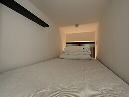 BENCH - Hostel