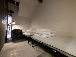BENCH - Hostel
