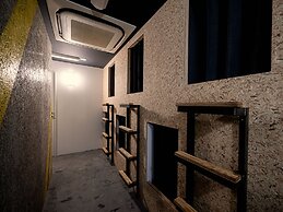 BENCH - Hostel